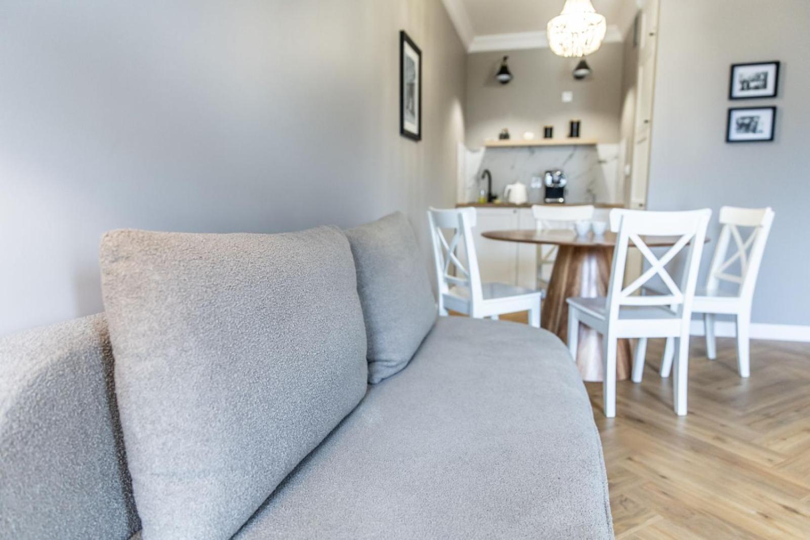 Apartment Solar I Stare 10min I Priv Parking Free I Winda I Balkon *